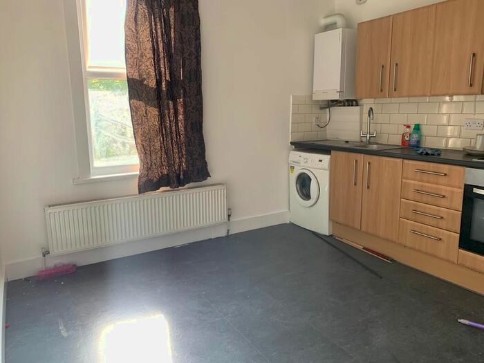 2 Bedroom Flat To Rent In Ilford, IG1