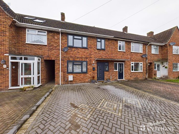 3 Bedroom Terraced House For Sale In Henry Road, Aylesbury, HP20