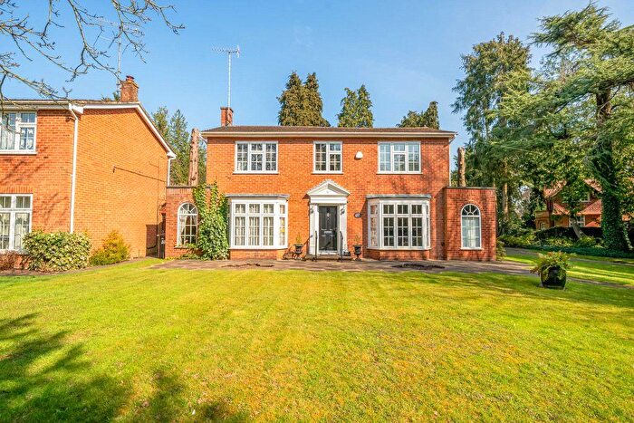 4 Bedroom Detached House For Sale In Nascot Wood Road, Watford, Hertfordshire, WD17