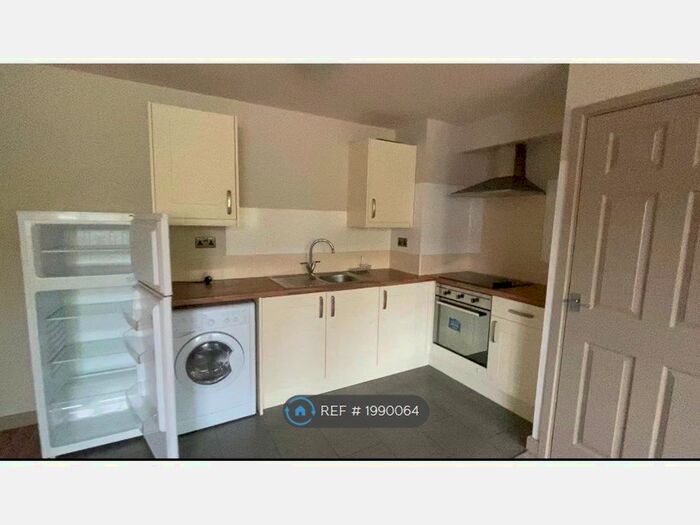 2 Bedroom Flat To Rent In Misterton Court, Orton Goldhay, Peterborough, PE2