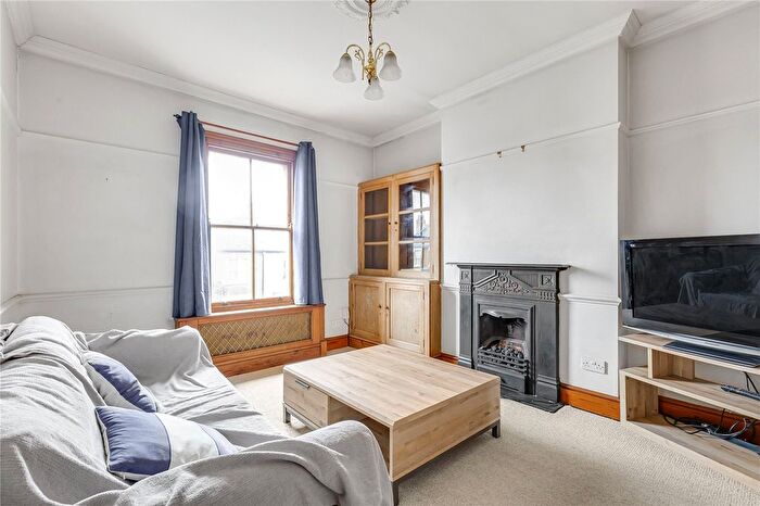 1 Bedroom Flat To Rent In Temperley Road, London, SW12