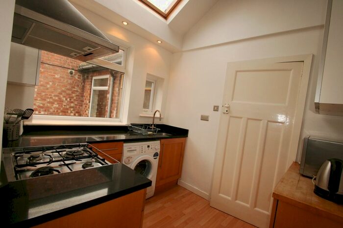 3 Bedroom Flat To Rent In Goldspink Lane, Sandyford, Newcastle Upon Tyne, NE2