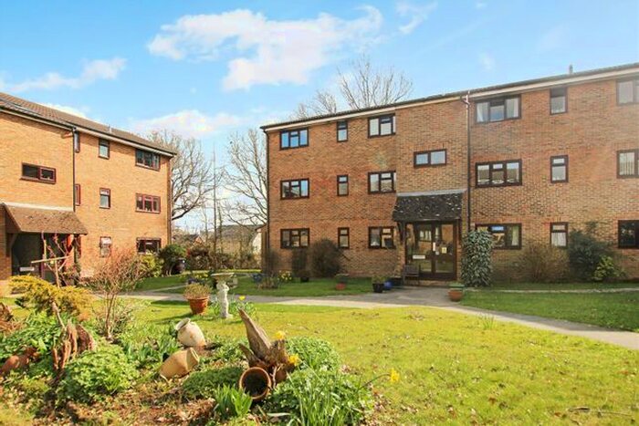 2 Bedroom Flat To Rent In Kings Way, Burgess Hill, RH15