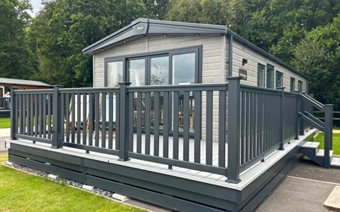 2 Bedroom Mobile/park Home For Sale In Landford, Salisbury, SP5