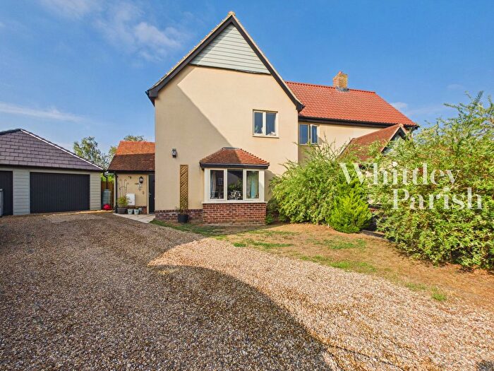 4 Bedroom Semi Detached House For Sale In School Close, Kenninghall, Norwich, NR16