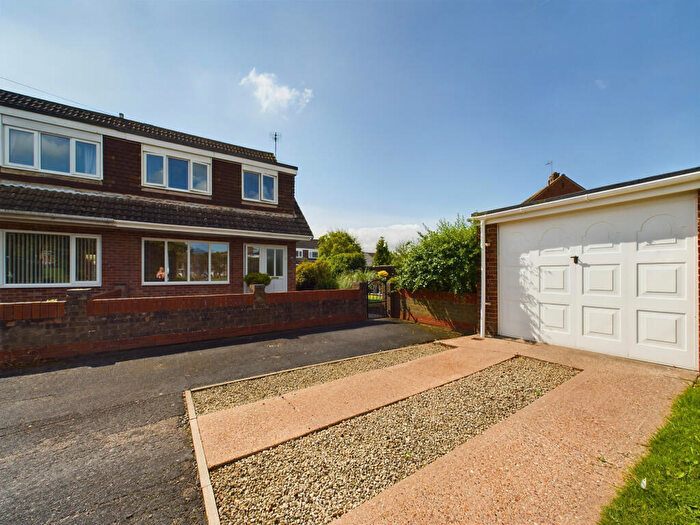 3 Bedroom Semi-Detached House For Sale In Moffat Close, Hull, Yorkshire, HU8