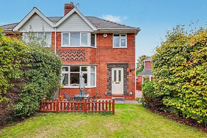 3 Bedroom Semi-Detached House For Sale In Enfield Road, Chesterfield, S41