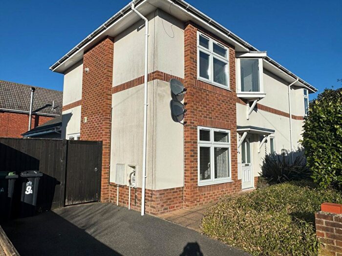 2 Bedroom Flat To Rent In Grove Road East, Christchurch, BH23