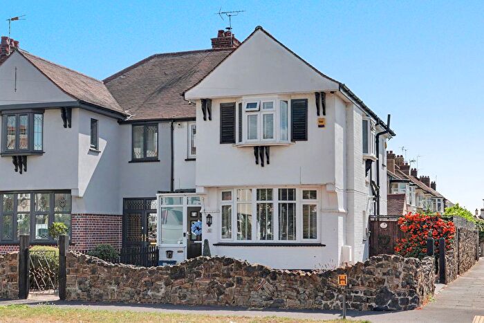 4 Bedroom Semi-Detached House For Sale In Woodgrange Drive, Southend-On-Sea, SS1