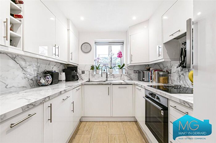 3 Bedroom Semi Detached House For Sale In Brendon Grove, East Finchley, London, N2