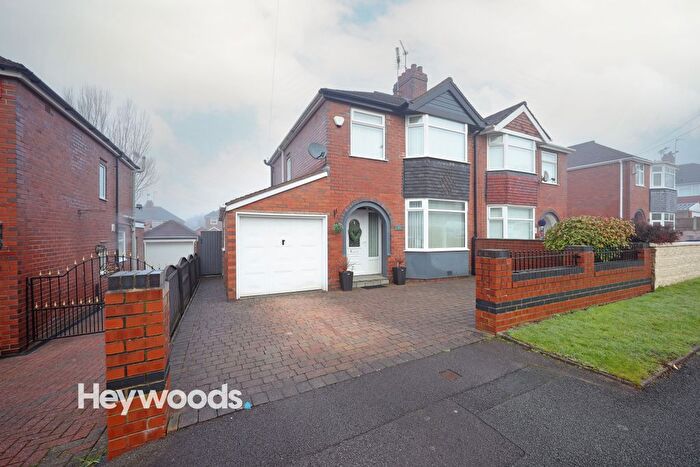 3 Bedroom Semi Detached House For Sale In Thomas Avenue, Newcastle-Under-Lyme, Staffordshire, ST5