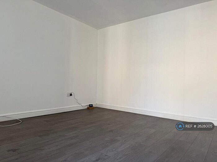 2 Bedroom Terraced House To Rent In Johnson Terrace, Morley, Leeds, LS27