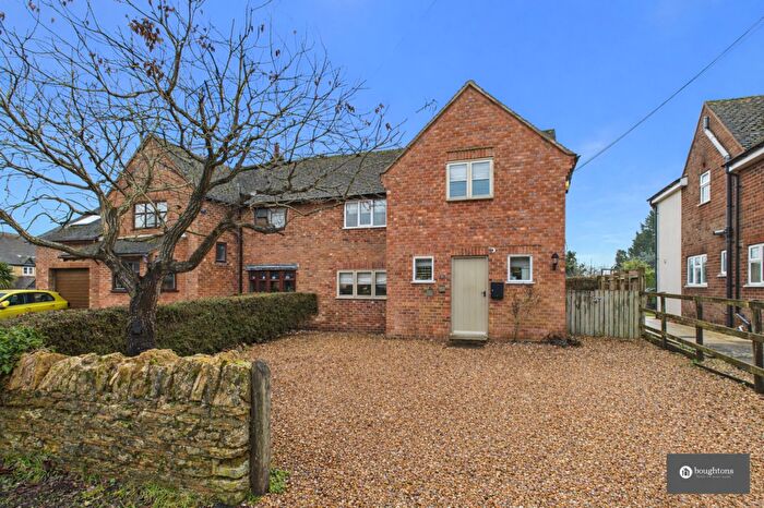 3 Bedroom Semi Detached House For Sale In High Street, Shutlanger, NN12