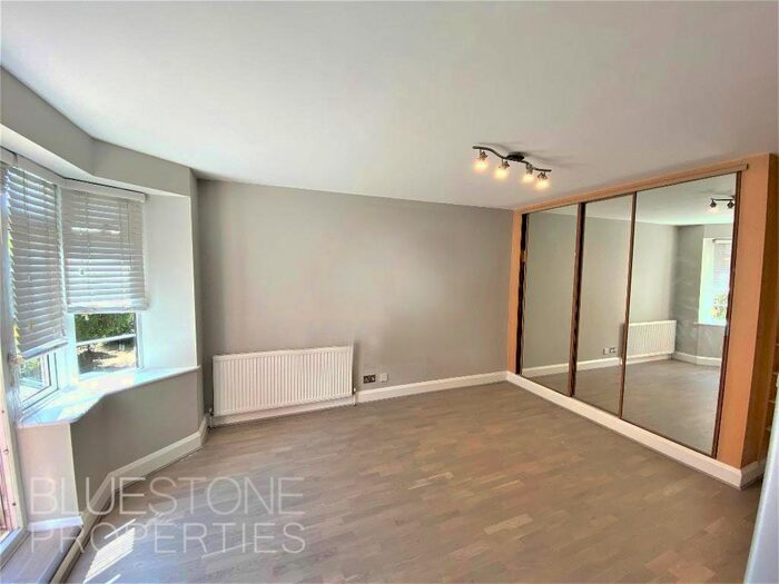 Studio To Rent In Hastings Road, London, W13