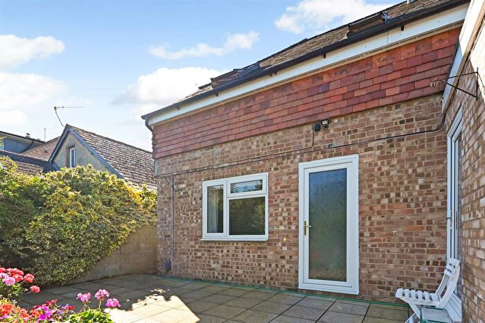 1 Bedroom Apartment To Rent In Highland Road, Chichester, PO19