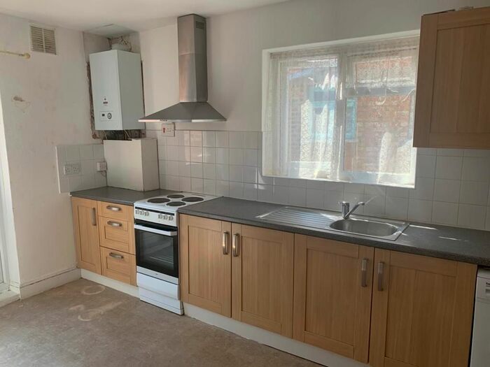 2 Bedroom Flat To Rent In Turnpike Lane, London, N8