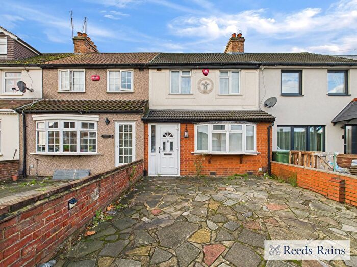 3 Bedroom Terraced House To Rent In Straight Road, Romford, RM3