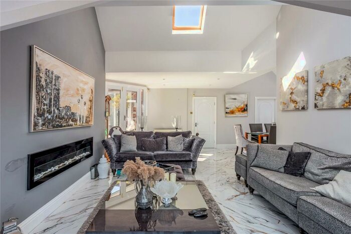 3 Bedroom Penthouse To Rent In Heald Court, Hawthorn Lane, Wilmslow, Cheshire, SK9