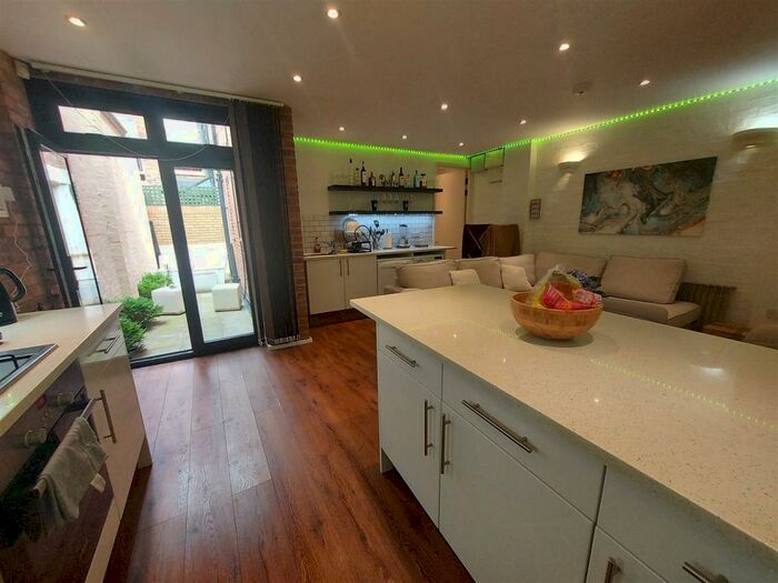 2 Bedroom Mews To Rent In Chamberlayne Road, Kensal Rise, NW10