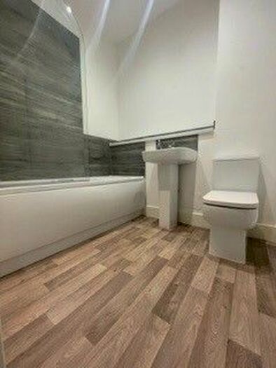 1 Bedroom Flat To Rent In Central Road, Ramsgate, CT11