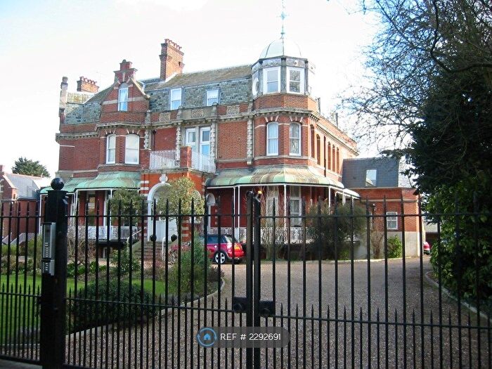 2 Bedroom Flat To Rent In Putney Hill, London, SW15