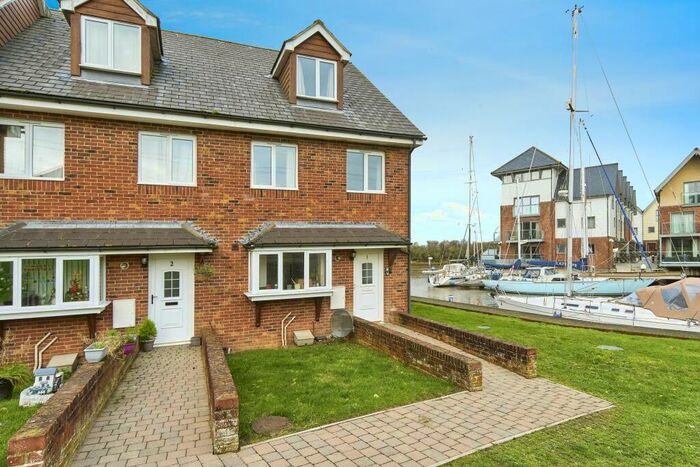 4 Bedroom Terraced House To Rent In Kingfisher Way, Island Harbour, PO30