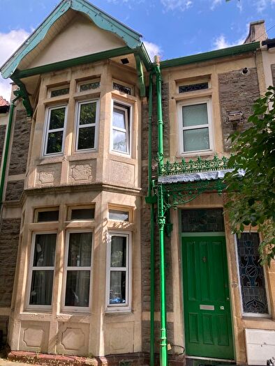 4 Bedroom Semi-Detached House To Rent In Hawkesbury Road, Bristol, BS16