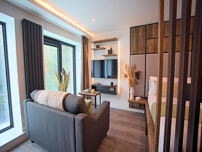 Apartment To Rent In Apt, Live Oasis St Albans Place #, LS2