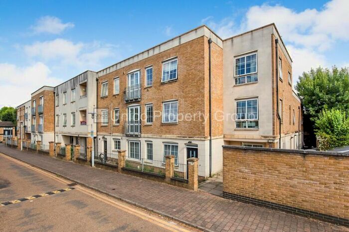 2 Bedroom Apartment To Rent In Cherrywood Close, London, E3