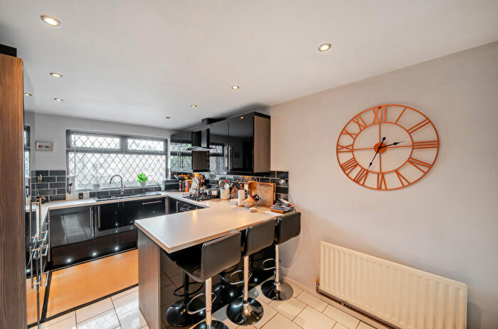 3 Bedroom End Of Terrace House For Sale In Snowden Royd, Bramley, Leeds, LS13
