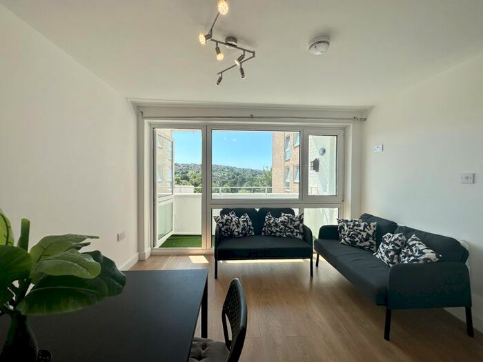 4 Bedroom Flat To Rent In Highbrook Close, Brighton, BN2
