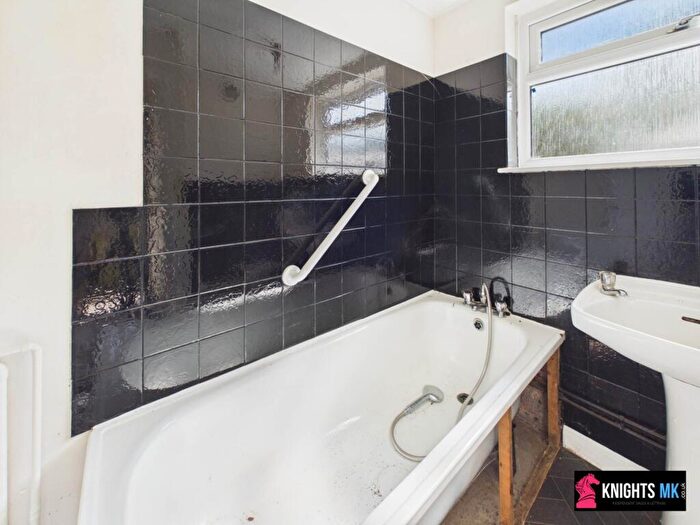 2 Bedroom End Of Terrace House For Sale In Greenfield Road, Newport Pagnell, MK16