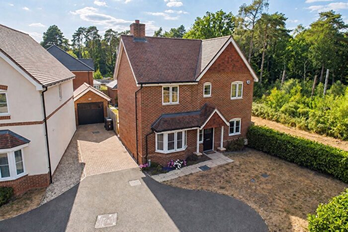 4 Bedroom Detached House For Sale In Dove Close, Crowthorne, Berkshire, RG45
