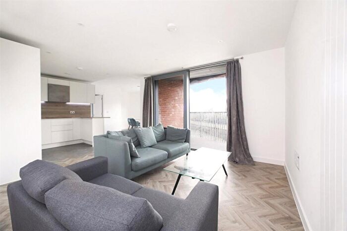 3 Bedroom Apartment To Rent In Skyline Apartments, Makers Yard, London, E3