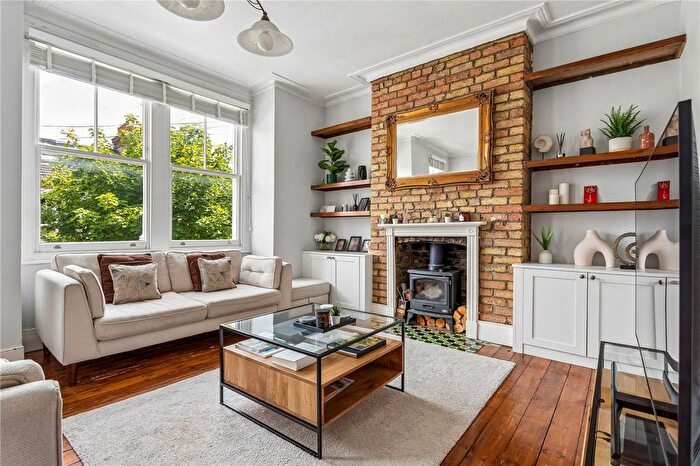 3 Bedroom Flat For Sale In Avarn Road, London, SW17