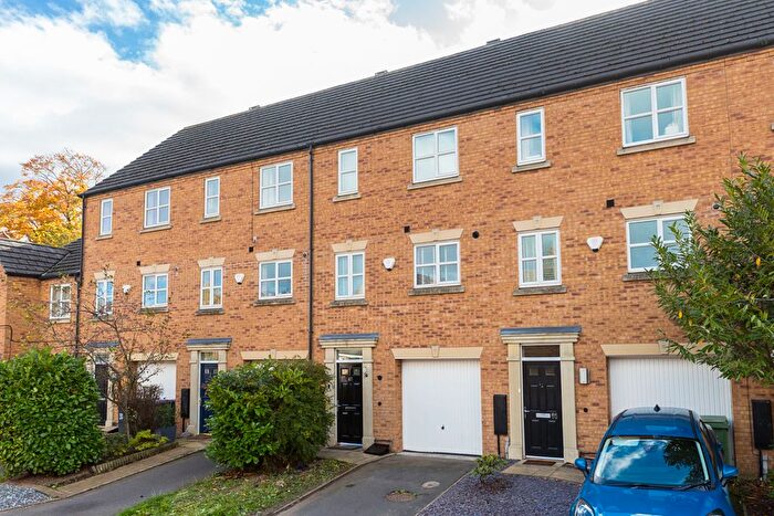 3 Bedroom Town House For Sale In Old Toll Gate, St. Georges, Telford, Shropshire, TF2