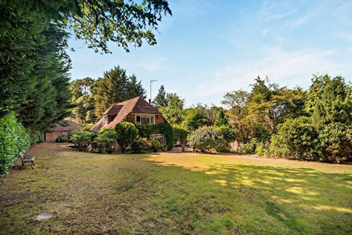 3 Bedroom Detached House For Sale In Smugglers Way, The Sands, Farnham, Surrey, GU10