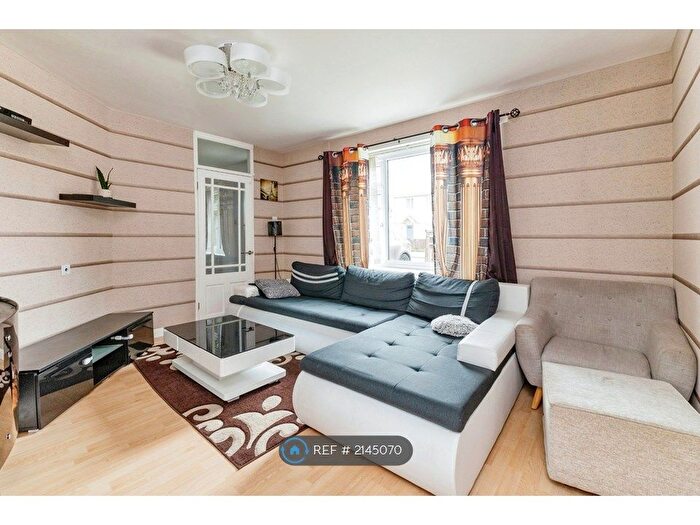 3 Bedroom Semi-Detached House To Rent In Barrington Crescent, Middlesbrough, TS3