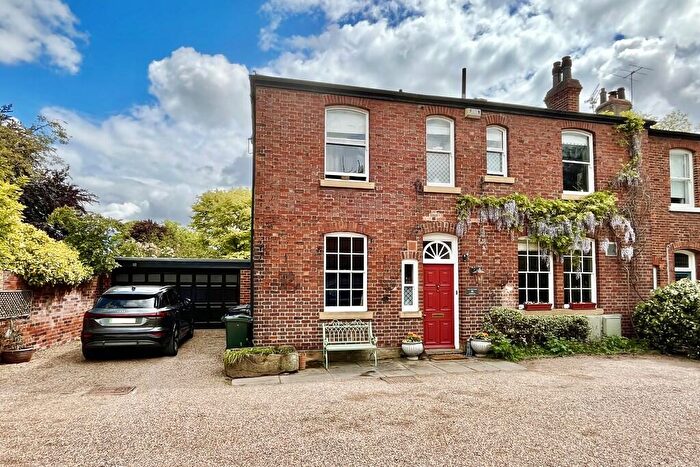 4 Bedroom Semi-Detached House For Sale In Sunderland Street, Tickhill, Doncaster, DN11