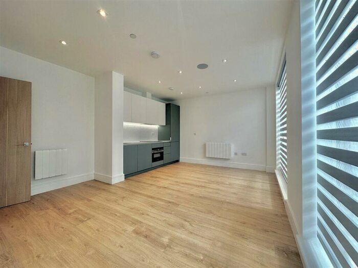 1 Bedroom Apartment To Rent In Pycroft Road, Chertsey, KT16