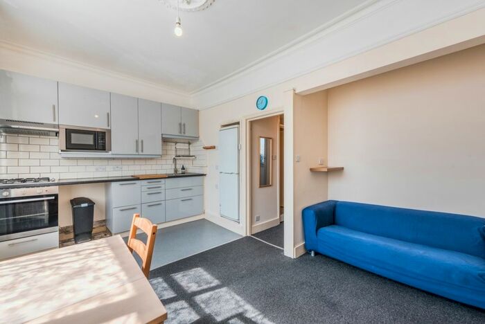 1 Bedroom Flat To Rent In Replingham Road, Southfields, SW18