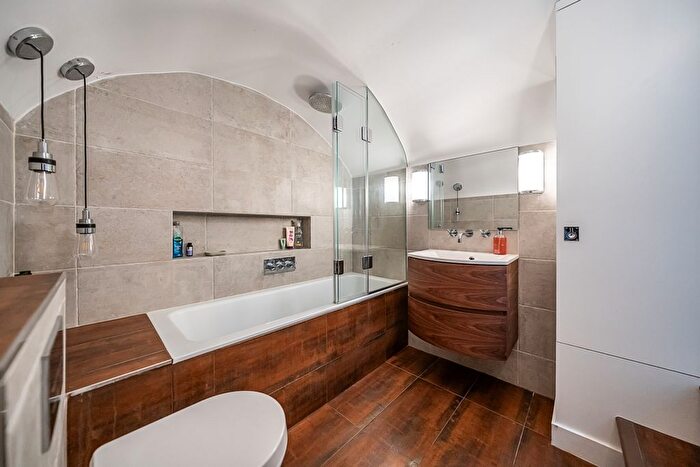 2 Bedroom Flat To Rent In Charlwood Street, London, SW1V