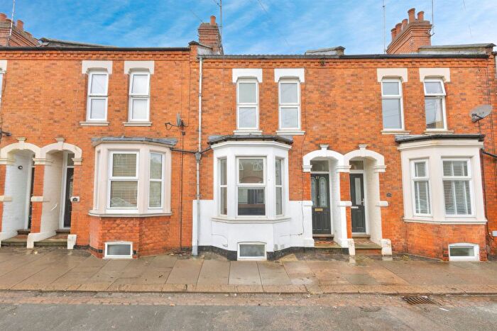 3 Bedroom Terraced House For Sale In Wycliffe Road, Northampton, NN1