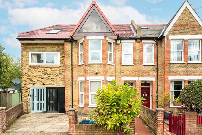 1 Bedroom Flat To Rent In Gordon Avenue, St Margarets, Twickenham, TW1