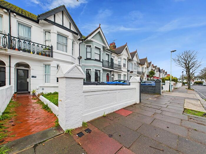 1 Bedroom Flat To Rent In Navarino Road, Worthing, BN11