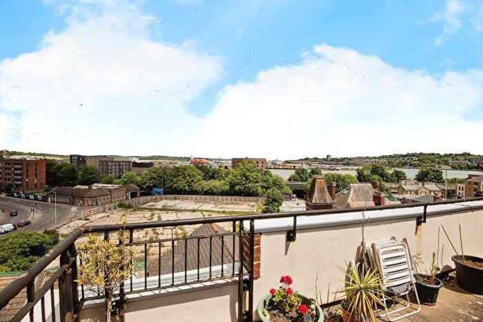 1 Bedroom Flat For Sale In Rochester Gate, High Street, Rochester, Kent, ME1