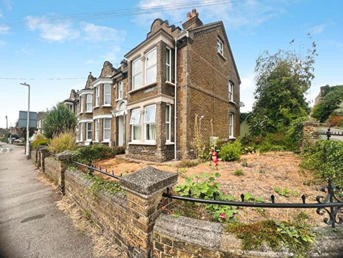 4 Bedroom End Of Terrace House For Sale In Briton Road, Faversham, Kent, ME13