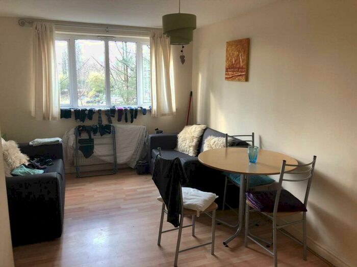 2 Bedroom Flat To Rent In Wynnstay Grove, Fallowfield, M14