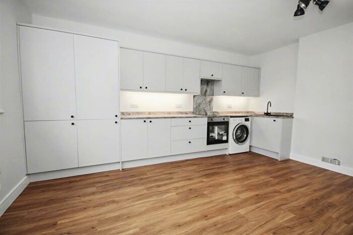 1 Bedroom Flat To Rent In Worplesdon Road, Guildford, GU2