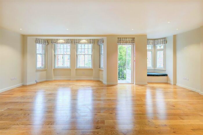 4 Bedroom Flat To Rent In Drayton Gardens, London, SW10